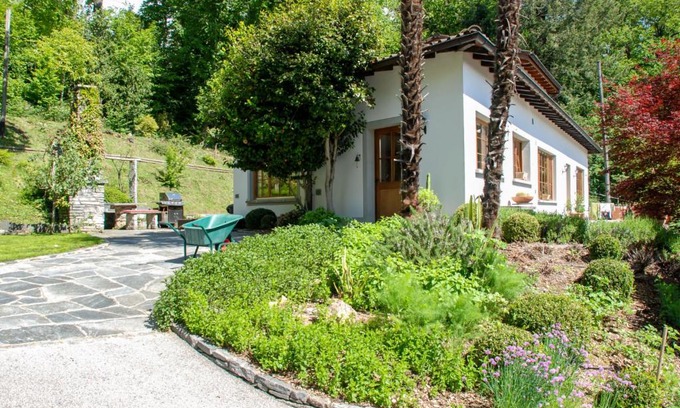 Carona House | Holiday Home CASA GIRR