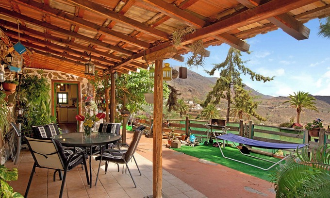 Aguimes House | Holiday Home "Casa Los Pinos" with Terrace and Mountain Views
