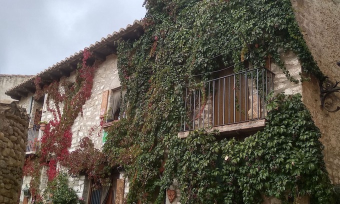 Mirambel House | Holiday Home 'Casa Milagros' with Shared Terrace, Balcony and Wi-Fi