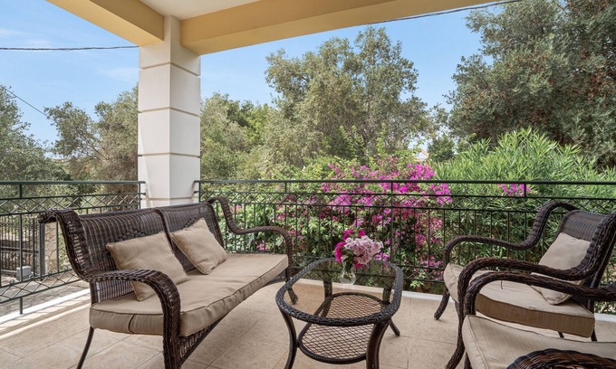 Spartia House | Holiday Home 'Casa Miranda' with Sea View, Wi-Fi and Air Conditioning