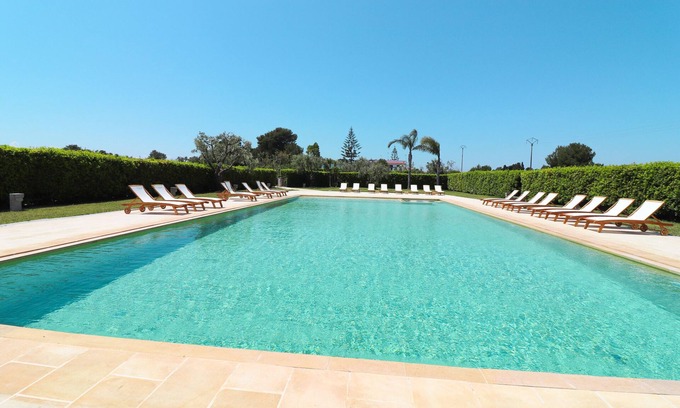 Otranto House | Holiday Home 'Casa Nero D Avola A Otranto' with Shared Pool, Wi-Fi and Air Conditioning