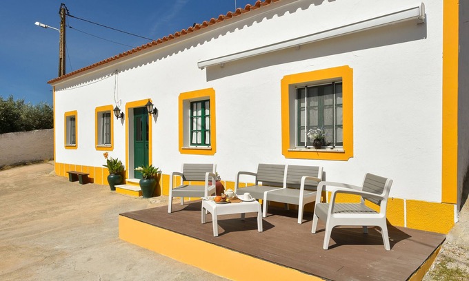Mertola House | Holiday Home 'Casa Da Aldeia' with Private Terrace, Wi-Fi and Air Conditioning