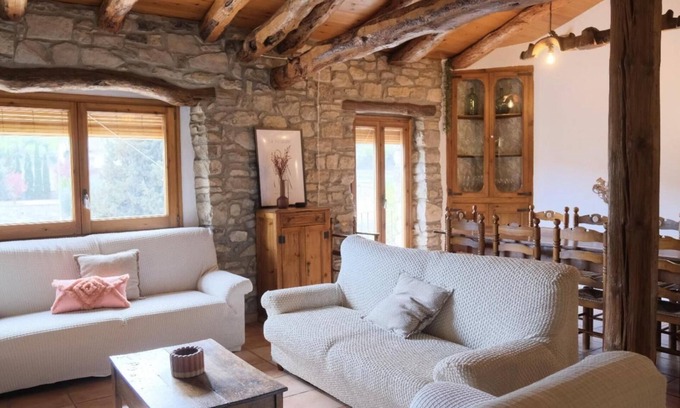 Vilagrasa House | Holiday Home 'Casa Rural Cal Caminer' with Private Pool, Wi-Fi and Air Conditioning