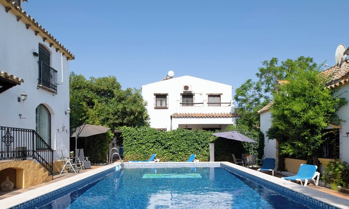 Barbate House | Holiday Home 'Casa Rural La Higuera' with Shared Pool, Wi-Fi and Air Conditioning