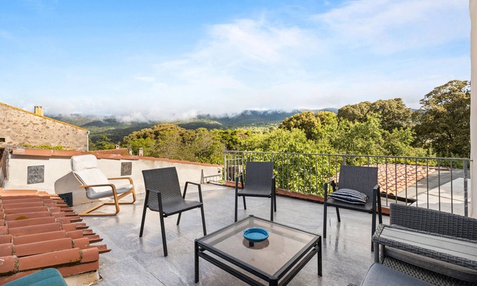 Seneghe House | Holiday Home 'Casasalauna' with Mountain View, Private Terrace and Air Conditioning