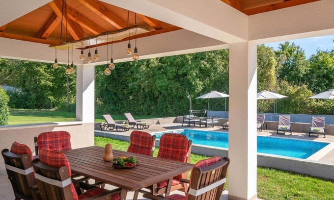 Prodol House | Holiday Home Casetta Filip by Interhome