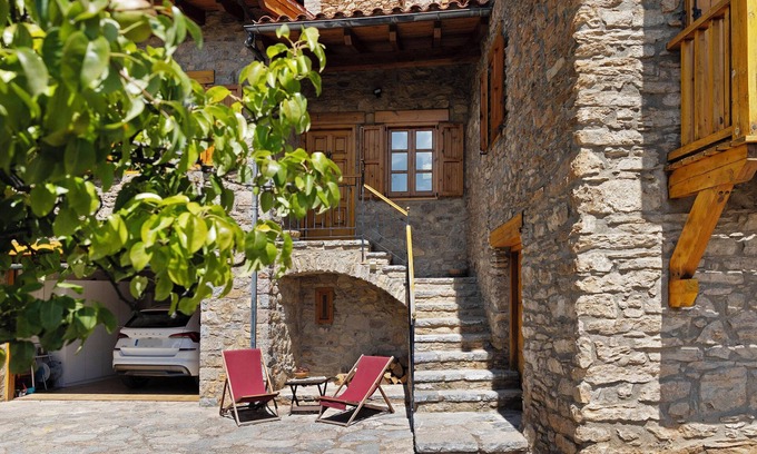 Prullans House | Holiday Home 'Chalet De Montaña Con Vistas' with Mountain View, Private Terrace and Wi-Fi