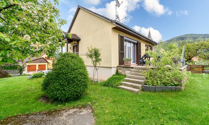 Metzeral House | Holiday Home 'Chez Georges' with Mountain View, Private Terrace and Wi-Fi
