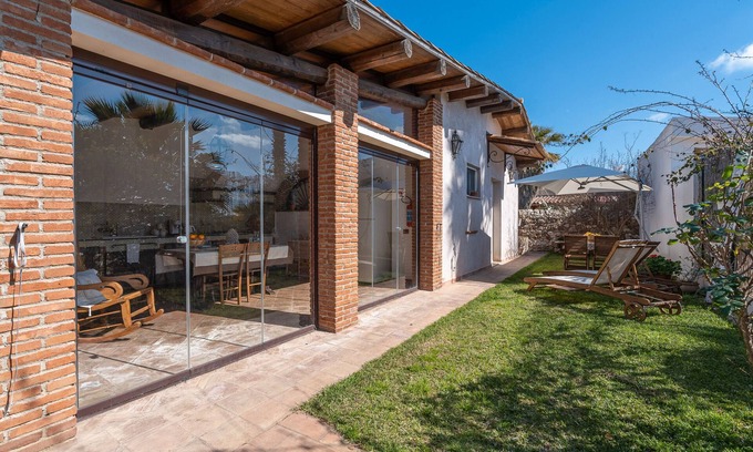 Pachino House | Holiday Home 'Cocciu D'amuri Luxury' with Private Garden, Wi-Fi and Air Conditioning