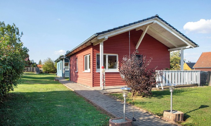 Craula House | Holiday Home 'Ferienhaus Rot' with Private Terrace, Private Garden and Wi-Fi