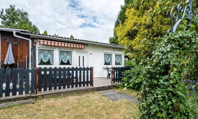 Bungalowdorf an der Talsperre House | Holiday Home 'Bungalow 91' with Private Terrace and Private Garden