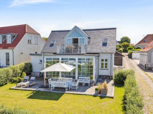 Assens House | Holiday Home Devis - 75m from the sea by Interhome