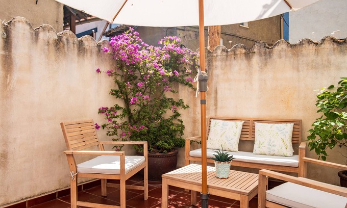 Piedralaves House | Holiday Home 'El Cabildo' with Private Patio and Wi-Fi