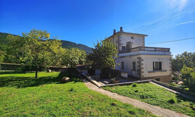 Piedralaves House | Holiday Home 'El Rozado' with Mountain Views, Private Terrace and Wi-Fi