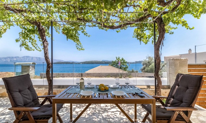 Perigiali House | Holiday Home 'Elia Perigiali Lefkada' with Sea View, Wi-Fi and Air Conditioning