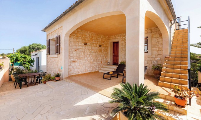 Cala Llombards House | Holiday Home 'Es Domingos' with Private Terrace, Wi-Fi and Air Conditioning