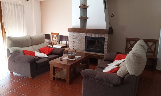 Pina de Montalgrao House | Holiday Home 'Casa De La Calle El Pozo' with Mountain View and Balcony