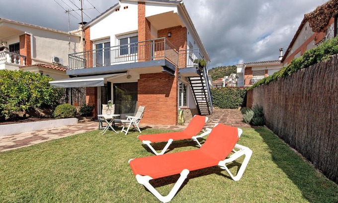 Pineda de Mar House | Holiday Home Estiu by Interhome