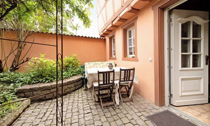 Bad Kreuznach House | Holiday Home 'Ferienhäuschen Am Fischertor' with Private Terrace, Private Garden and Wi-Fi