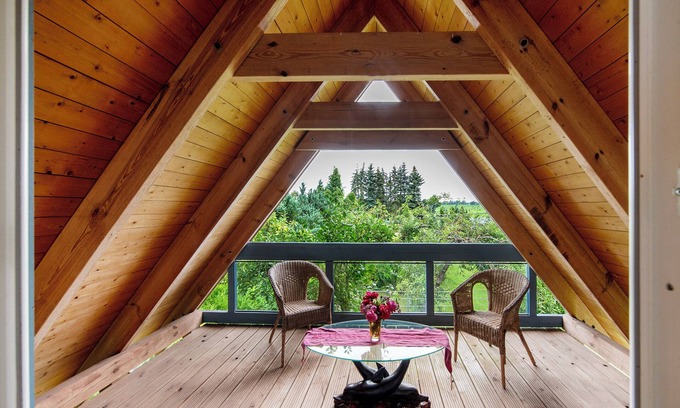 Alt Krenzlin House | Holiday Home 'Ferienhaus Im Grünen' with Shared Terrace, Private Garden and Wi-Fi