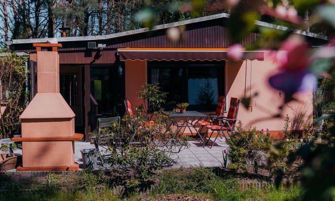 Bohmerheide House | Holiday Home 'Ferienhaus Nachtigall' with Private Terrace, Garden and Wi-Fi