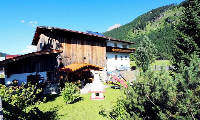 Haeselgehr House | Holiday Home 'Ferienhaus Wechner' with Mountain View, Private Terrace and Wi-Fi