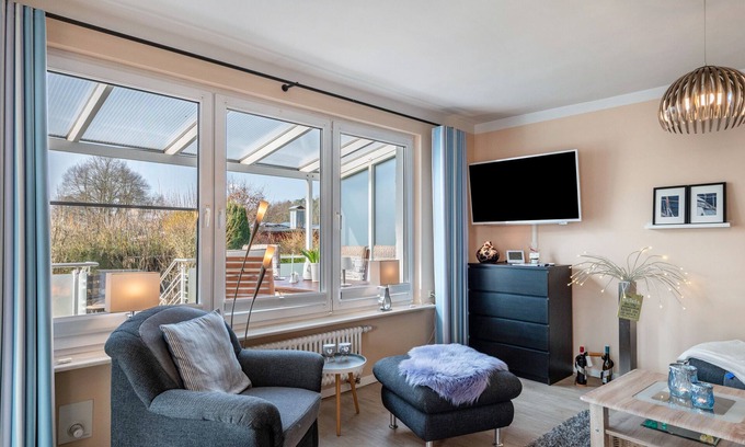 Mustin House | Holiday Home 'Ferienhaus Am See mit Boot' with Private Terrace, Wi-Fi and Air Conditioning