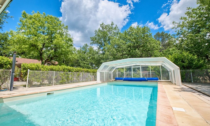 Salignac-Eyvignes House | Holiday Home 'Rapiette' with Shared Pool, Private Terrace and Private Garden