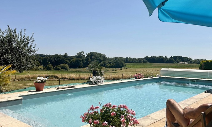 Masseret House | Holiday Home 'Gîte Charmant Forme Et Bien-être' with Shared Pool, Private Terrace and Wi-Fi