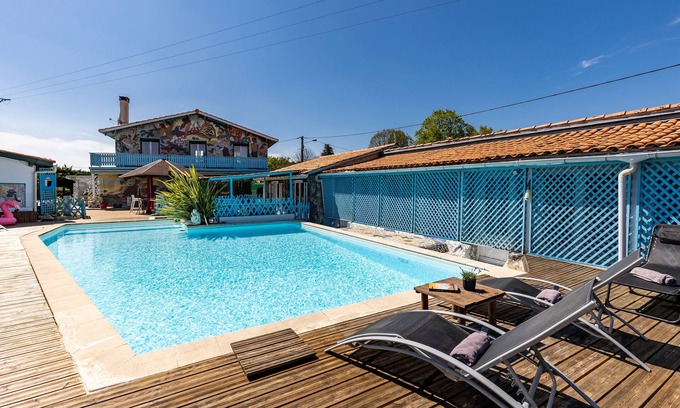 Gaillan-en-Medoc House | Holiday Home "Gîte 2 à la Maison Mosaïc" with Shared Pool & Wi-Fi