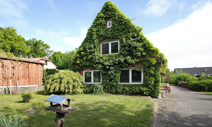 Stadum House | Holiday Home 'Gerda' with Private Terrace, Private Garden and Wi-Fi