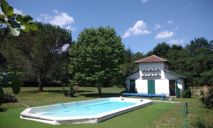 Castets House | Holiday Home 'Gîte 2ch 2sdb Piscine 20min Plages' with Shared Pool