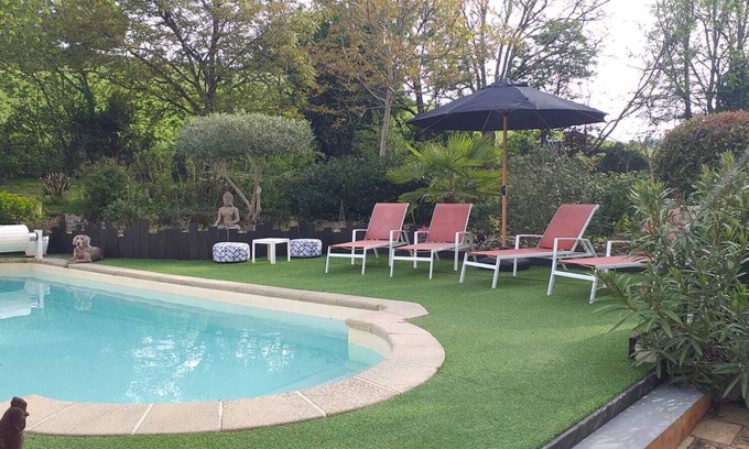 Colayrac-Saint-Cirq House | Holiday Home 'Gîte Malabeille' with Shared Pool, Private Terrace and Wi-Fi