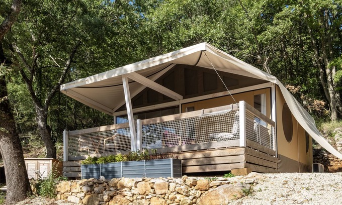 Sorano House | Holiday Home 'Glamping La Ghianda 2' with Mountain View, Wi-Fi and Air Conditioning