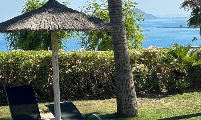 Manilva House | Holiday Home 'Great Townhouse Close To The Beach' with Sea View, Wi-Fi and Air Conditioning