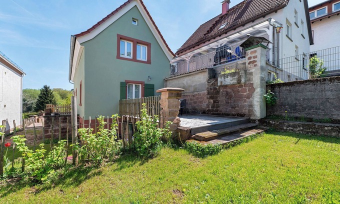 Rodalben House | Holiday Home 'Grüner-Seppel' with Private Terrace, Private Garden and Wi-Fi