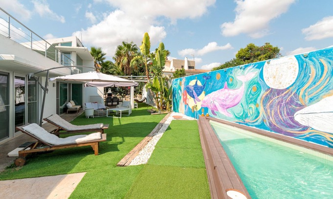 Mutxamel Villa | Holiday Home 'Hathor' with Mountain Views, Wi-Fi and Air Conditioning