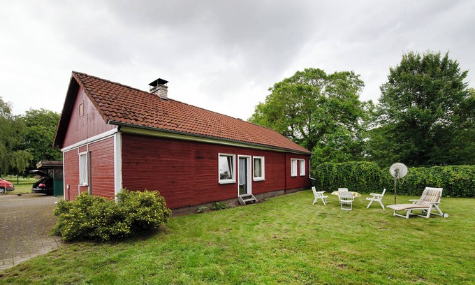 Zolkow House | Holiday Home 'Haus Vierjahreszeiten' with Private Garden