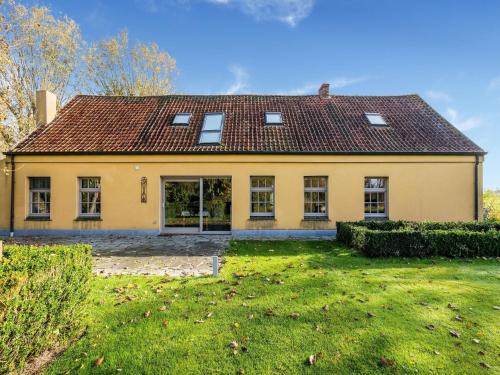 Zedelgem House | Holiday home Het Zuidgoed with garden