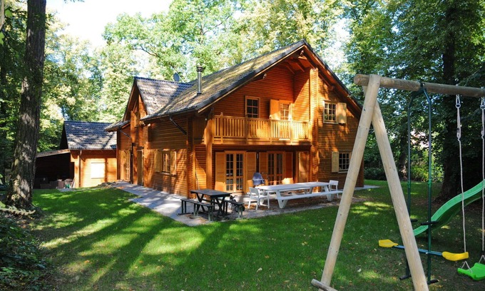 Bomal-sur-Ourthe House | Holiday Home in Durbuy with BBQ & Terrace