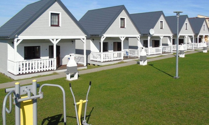 Sianozety House | Holiday Home in Ustronie Morskie near Beach