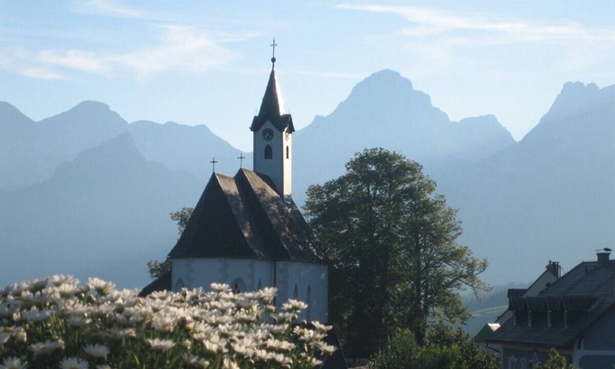 Vorderstoder House | Holiday home in a mountain village with a fantastic mountain backdrop