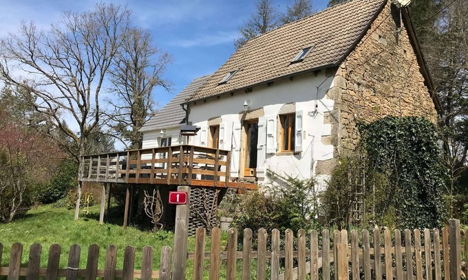 Auriac House | Holiday Home in Auriac with Private Pool