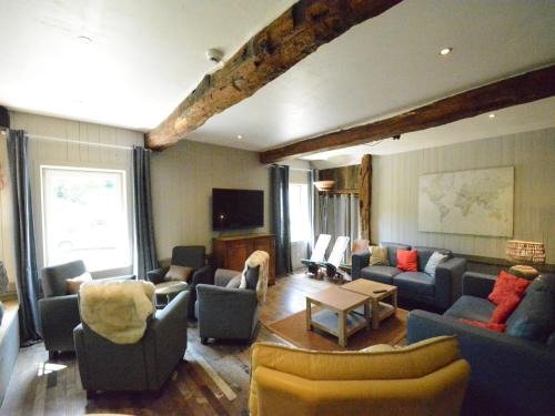 Gembes House | Holiday Home in Bièvre near Forest & Pond
