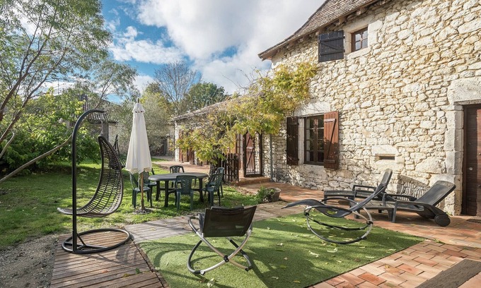 Bouniagues House | Holiday Home in Bouniagues with Pool