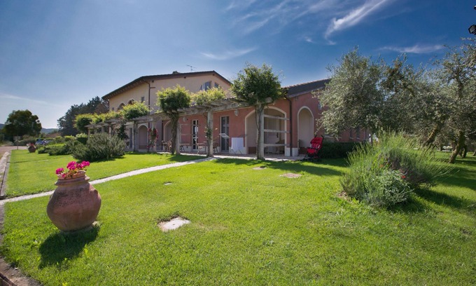 Braccagni House | Holiday Home in Braccagni with Wellness & Golf