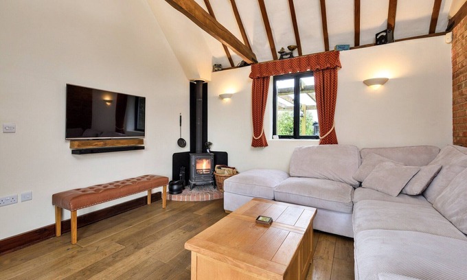 Faversham Cottage | Holiday Home in Kent near Scenic Parks