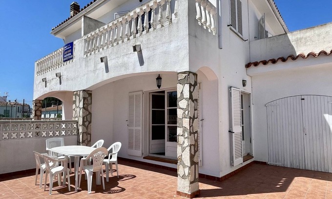 L'Escala Apartment | Holiday Home in L'Escala by the Beach