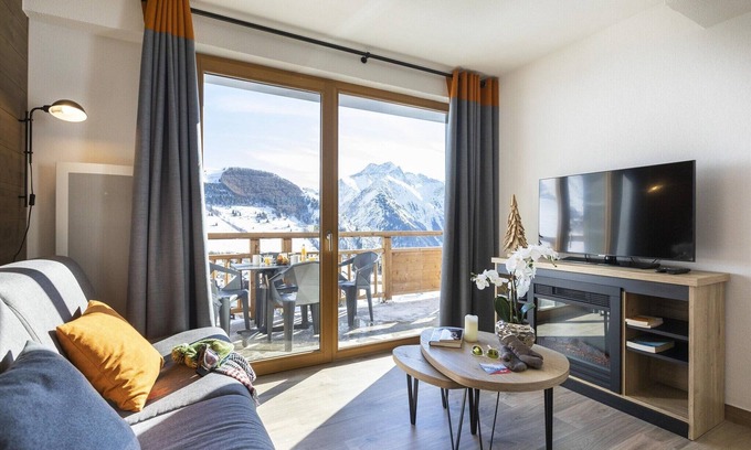 Les Deux Alpes Apartment | Holiday Home in Les Deux Alpes with Balcony
