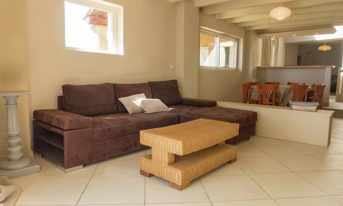 Loupia House | Holiday Home in Loupia with Private Pool